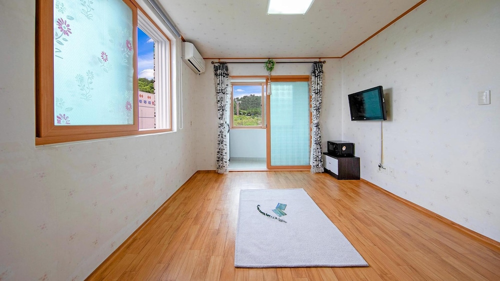 Basic Room, 1 Bedroom (204) photo 3