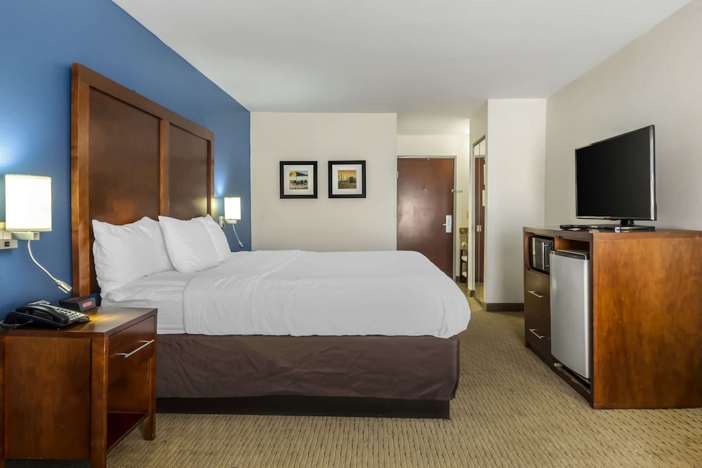 Standard Room, 2 Queen Beds, Non Smoking - Photo 9