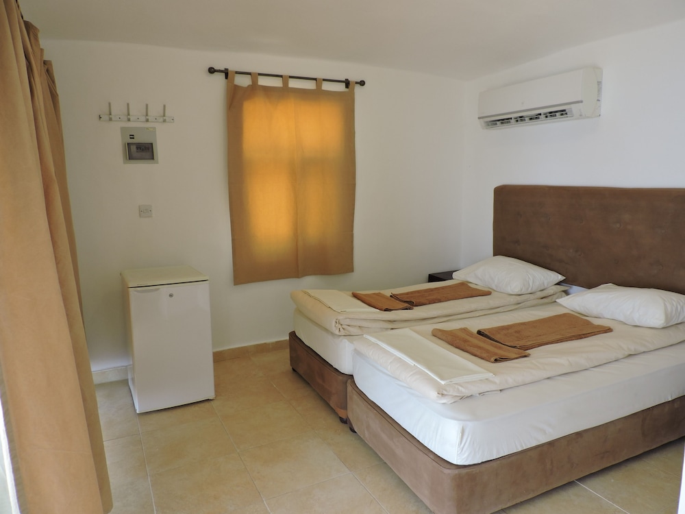 Basic Twin Room, 1 Bedroom, Beach View photo 3