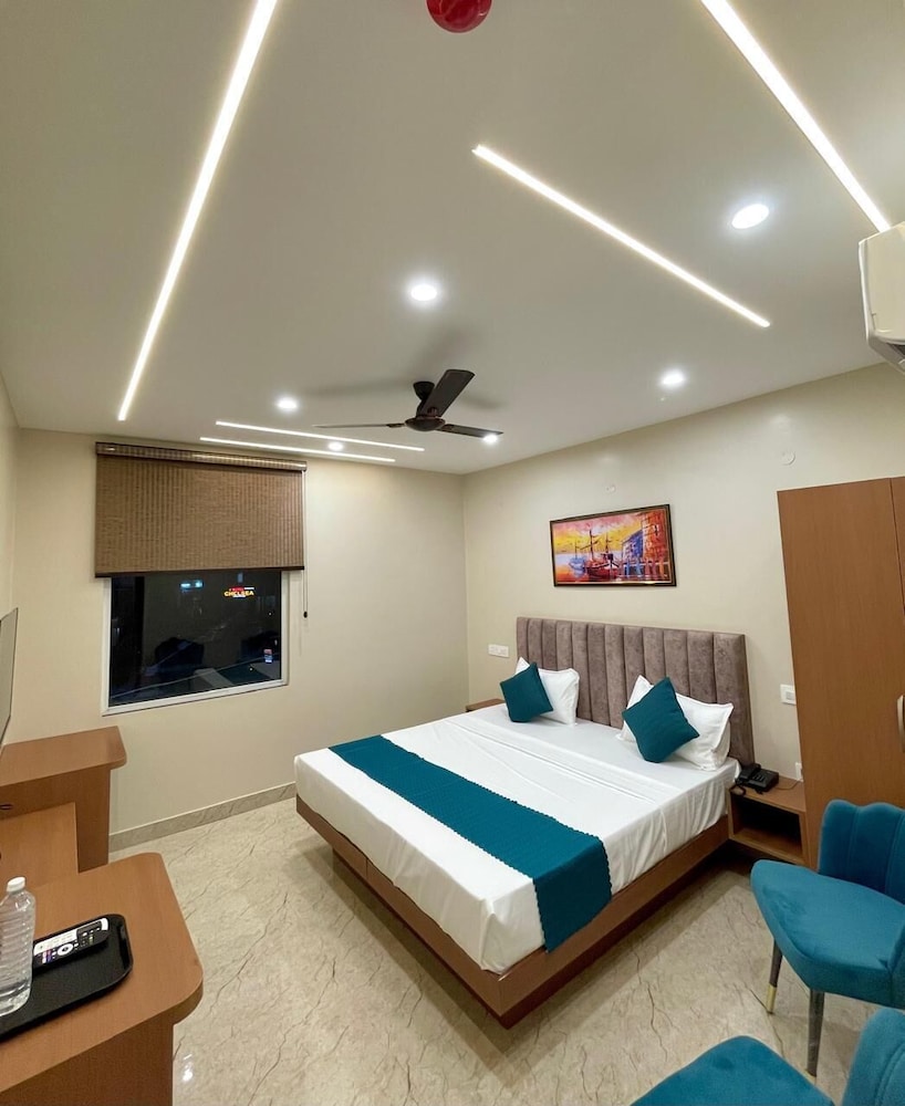 Deluxe Double Room, City View