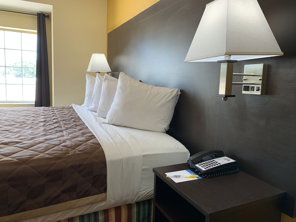 Room, 1 King Bed, Non Smoking (Efficiency) - Photo 2