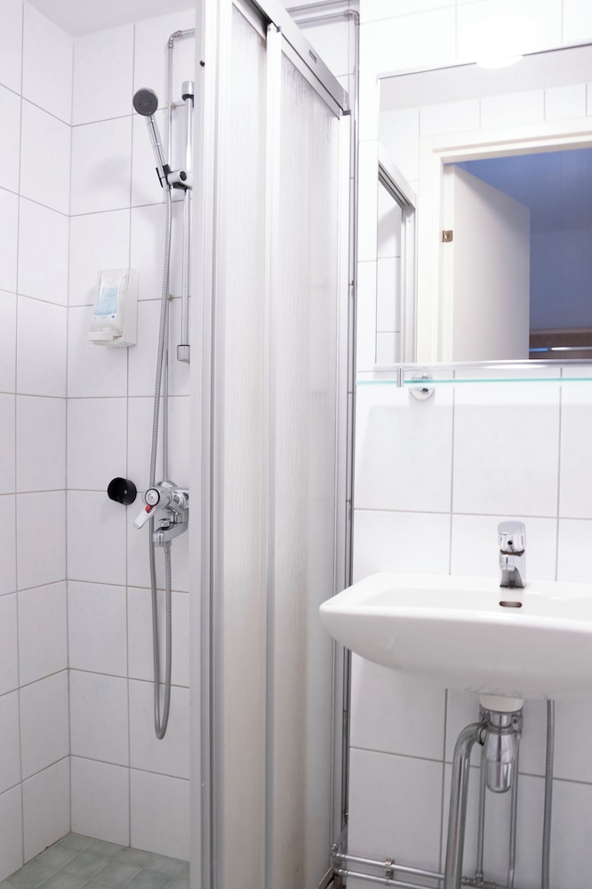 Standard Twin Room - Photo 7