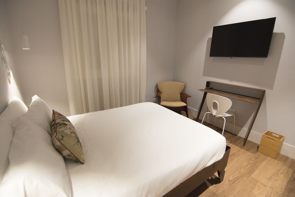 Double or Twin Room - Photo 17