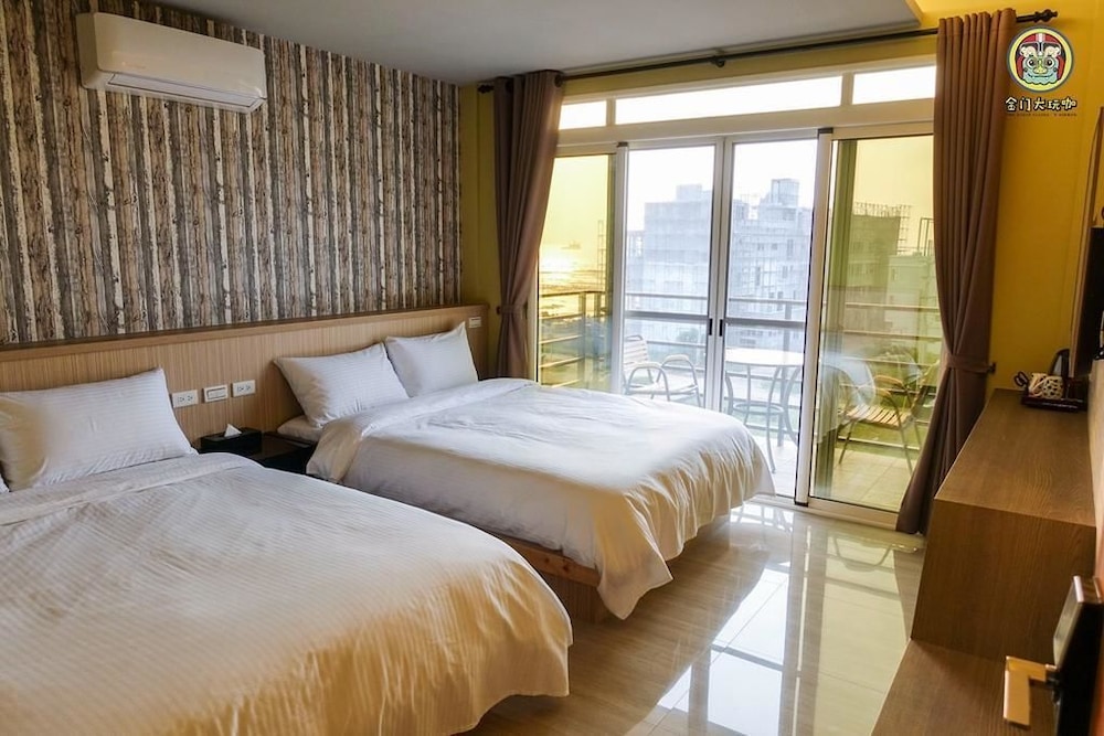 Standard Quadruple Room, Shared Bathroom, Ocean View (202) photo 1