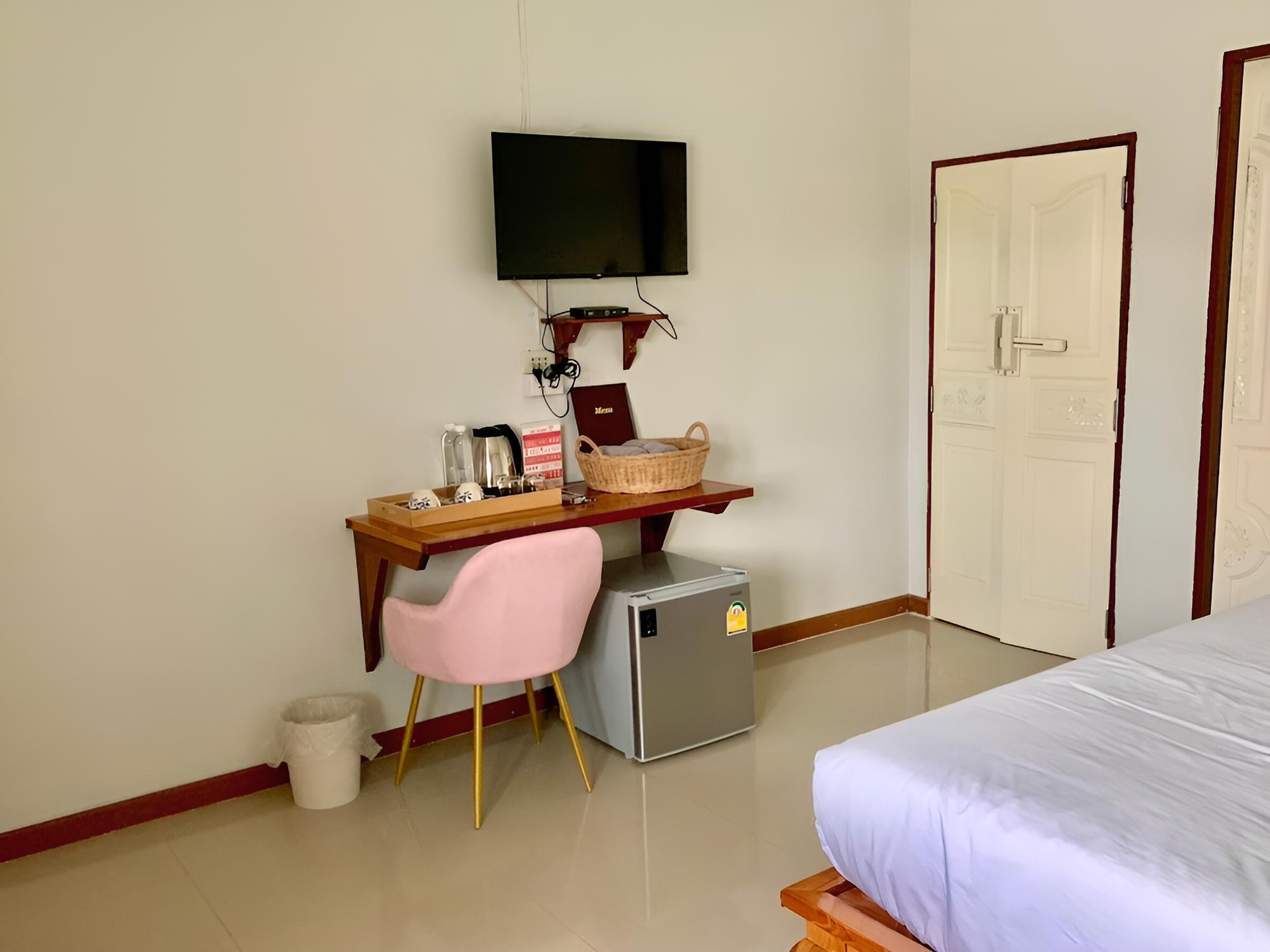 Standard Twin Room - Photo 10