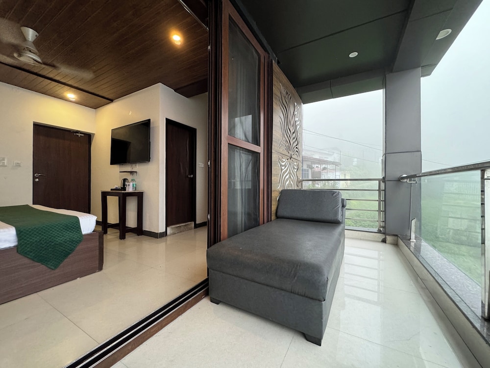 Executive Room - Photo 6