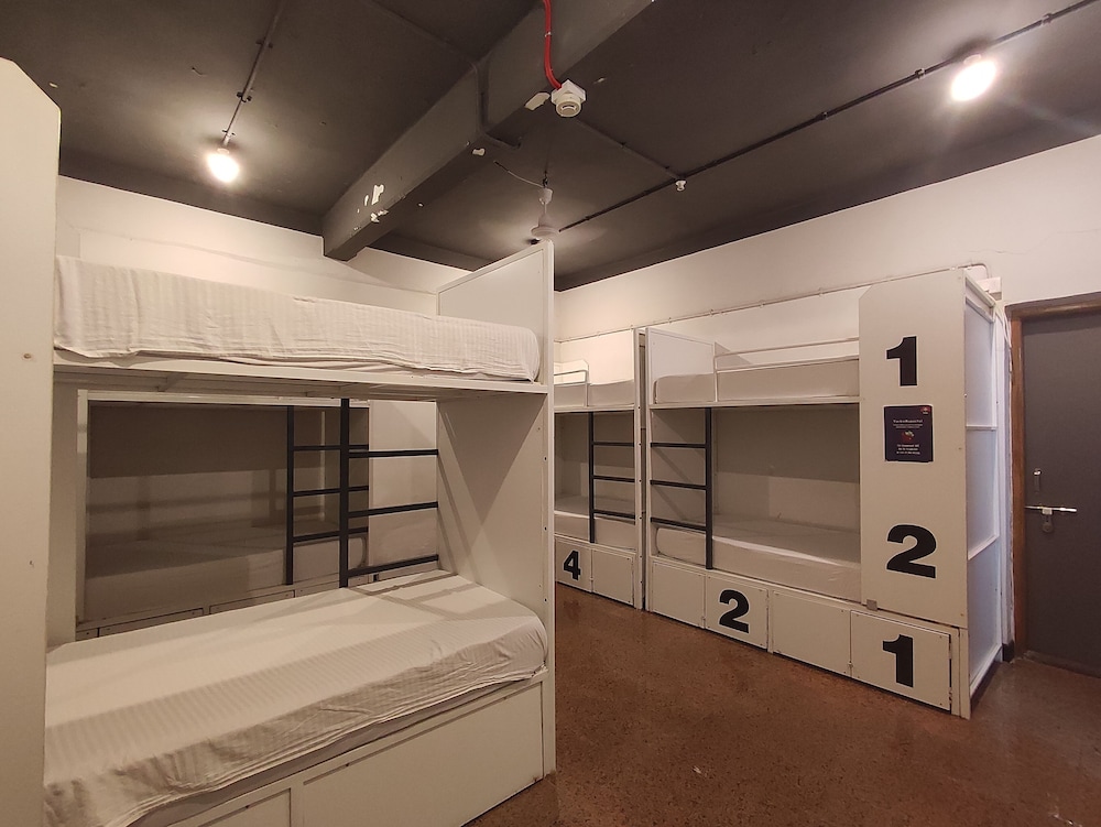 6 Bed Mixed Dorm Ensuite