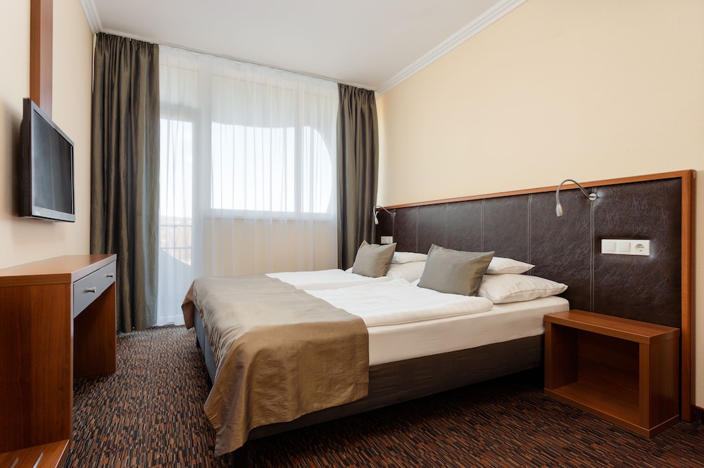 Standard Double or Twin Room - Photo 2