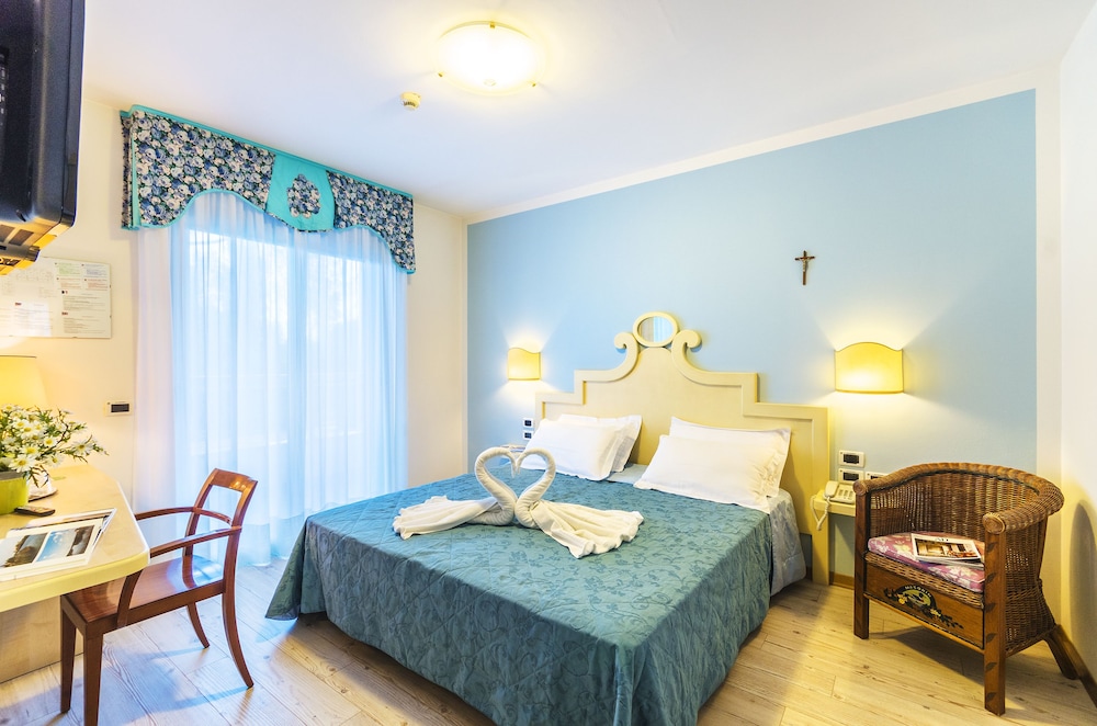 Superior Double or Twin Room, Garden View