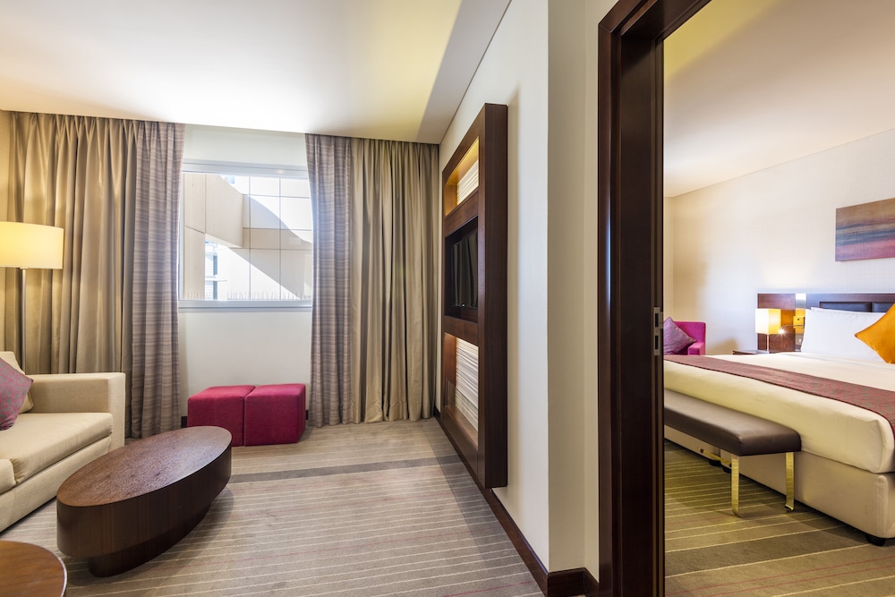 Suite, 1 King Bed (Walk-In Shower) photo 1