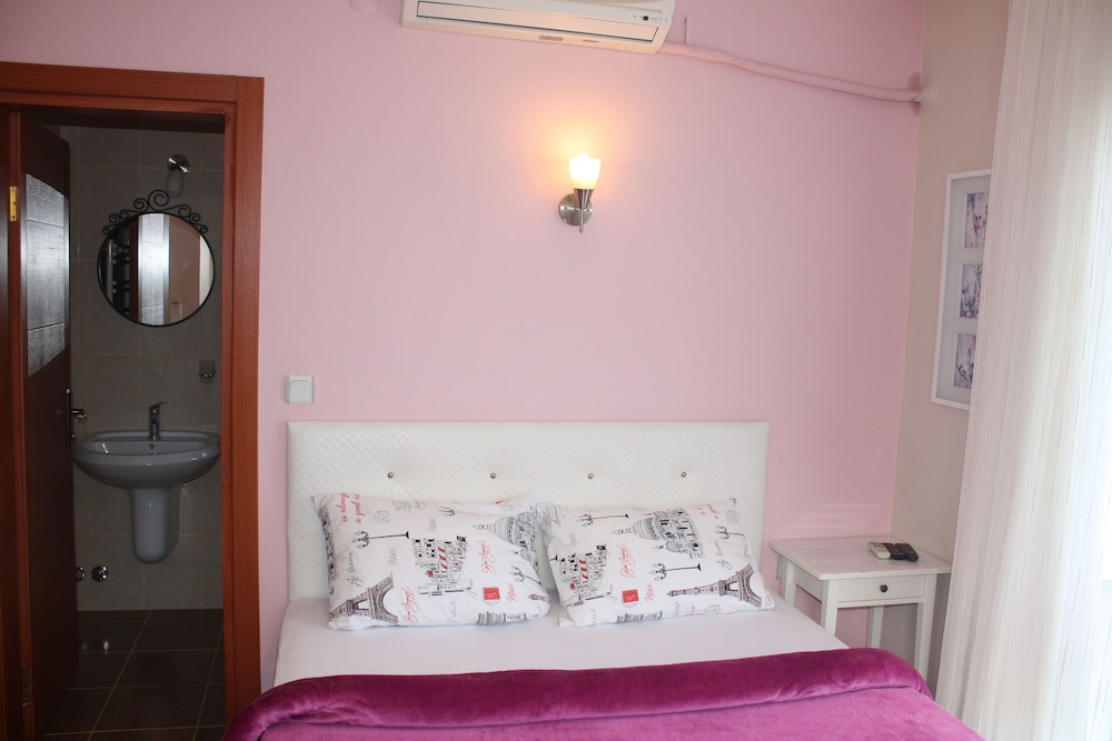 Basic Double Room photo 1