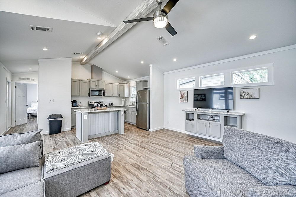 House, Multiple Beds, Patio (#20 3567 US 290 E)