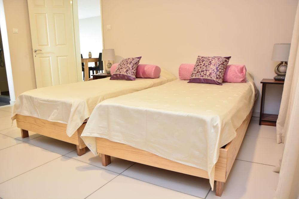 Family Apartment, 2 Bedrooms, Sea View photo 3