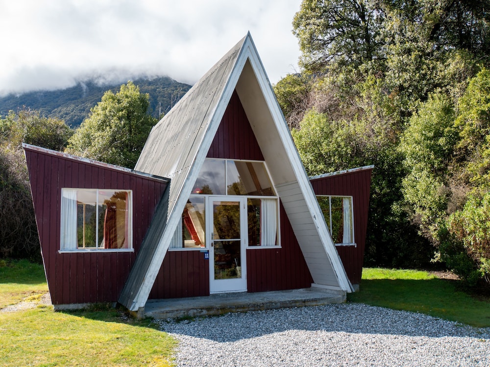 Standard Winged Chalet with Private Bathroom and Cooking Facilities photo 1