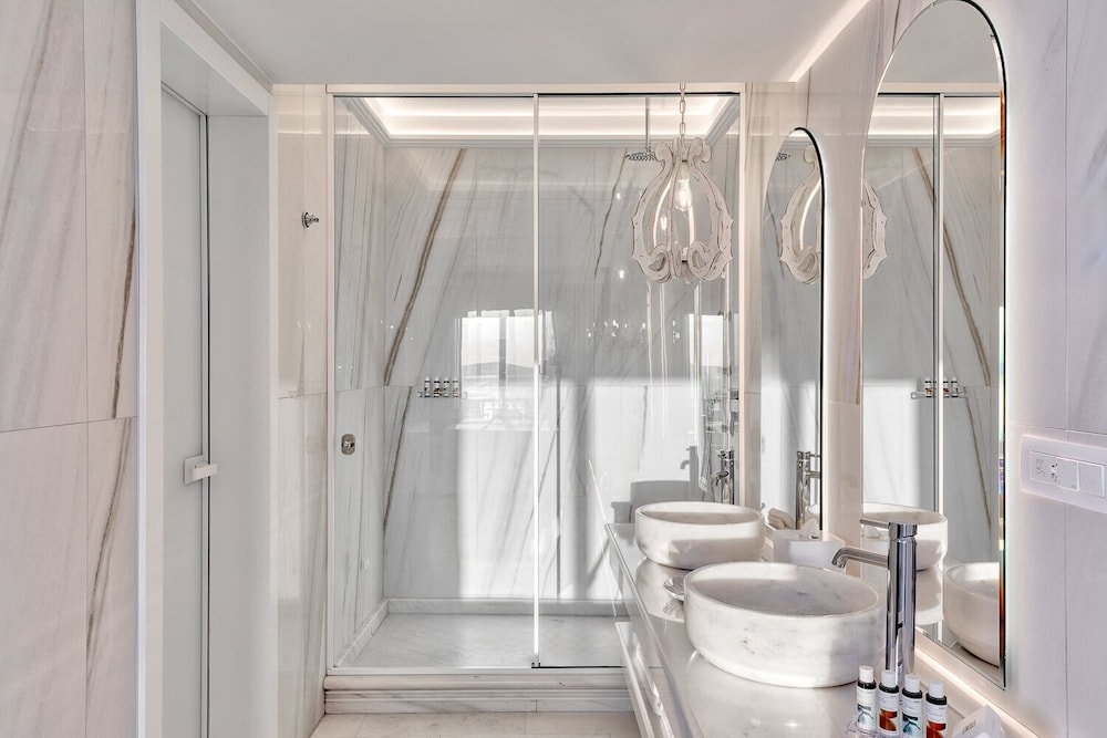 Signature Family Suite with Sea View - Photo 4