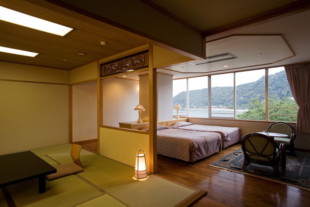 Japanese Western Room, Smoking, Seafood Kaiseki Dinner / Breakfast in Private Room - Photo 2