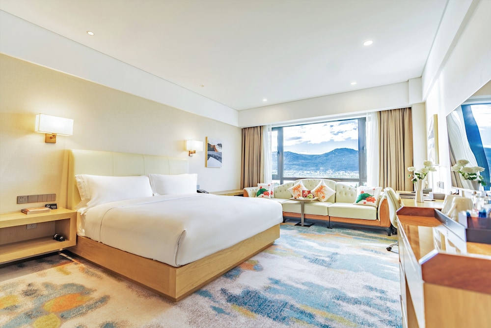 Deluxe Room, 1 King Bed, Lake View - Photo 5