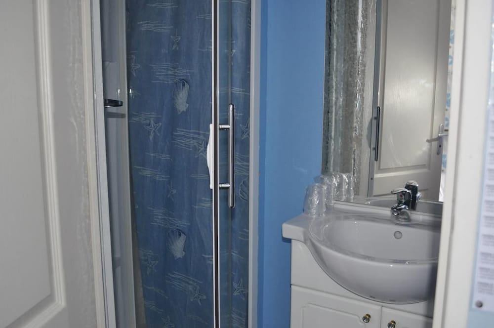 Economy Double Room Single Use (2) photo 3