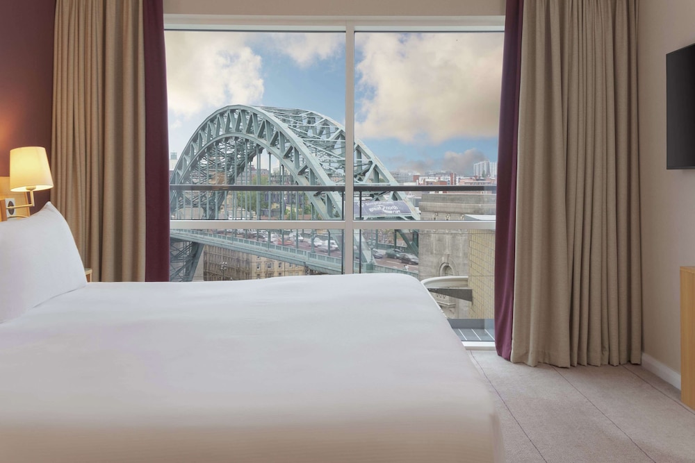 Executive Suite, 1 King Bed, Club Lounge Access photo 3