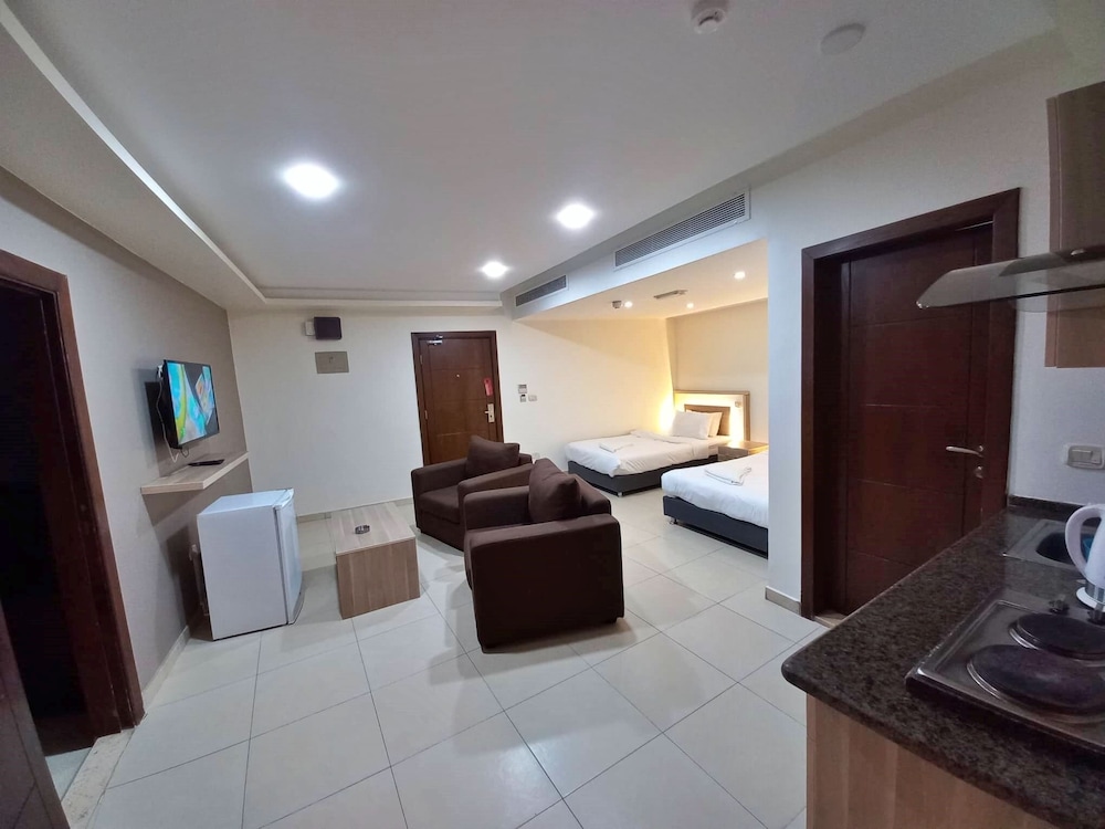 Luxury Apartment, 3 Bedrooms - Photo 12