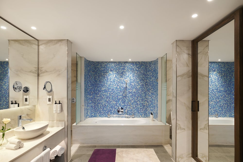 1 Bedroom Suite Arkan Plaza View - Photo 3