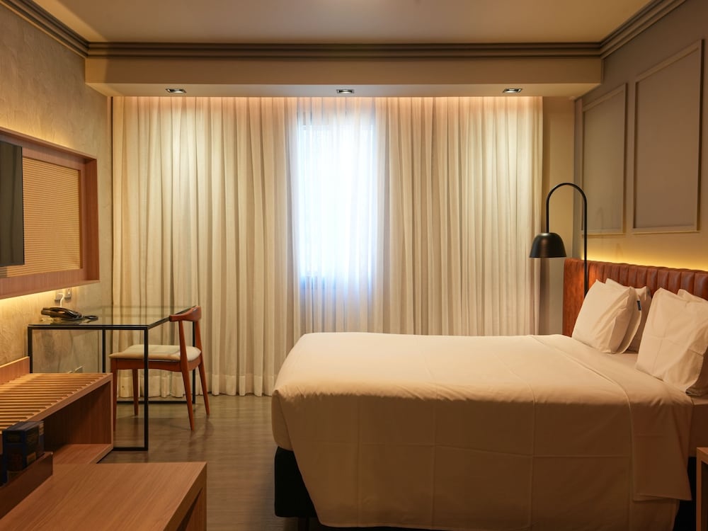 Premium Room, 1 Queen Bed (Luxury)