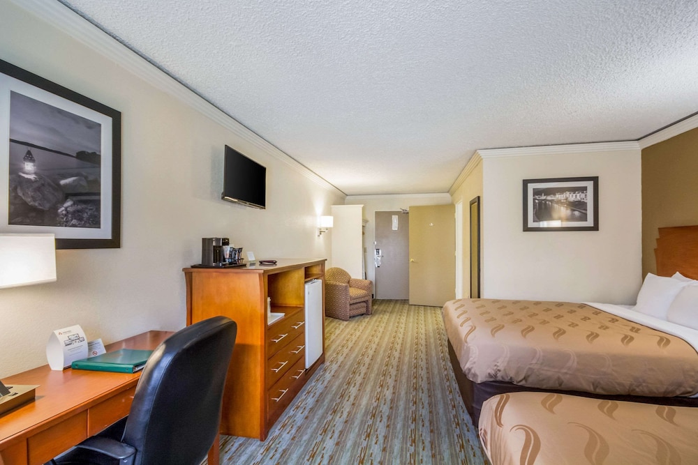 Room, 2 Queen Beds, Accessible, Non Smoking photo 2