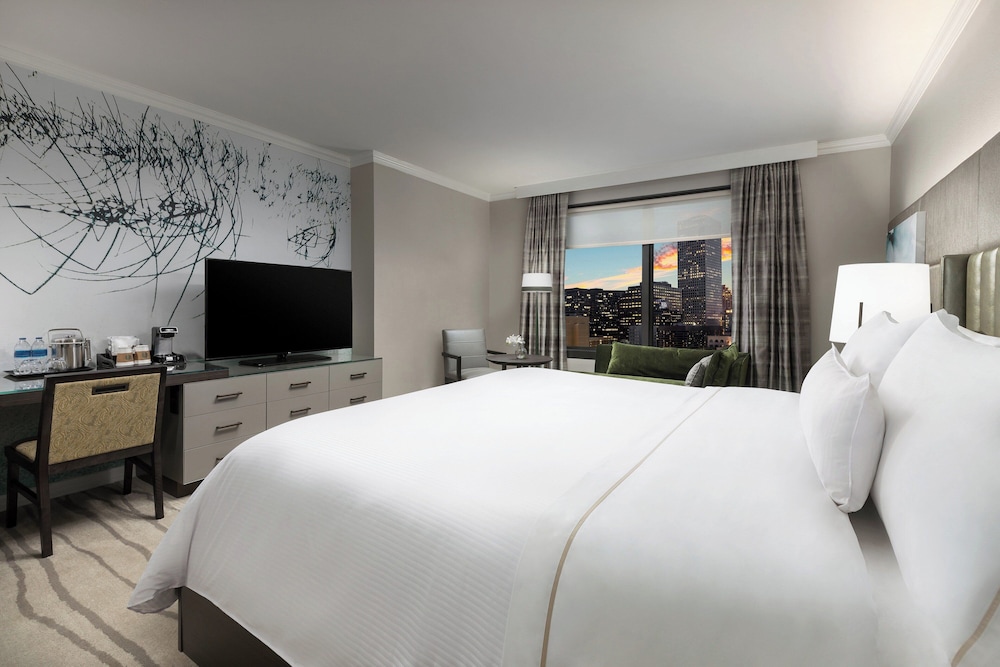 Superior Room, 1 King Bed, City View - Photo 3