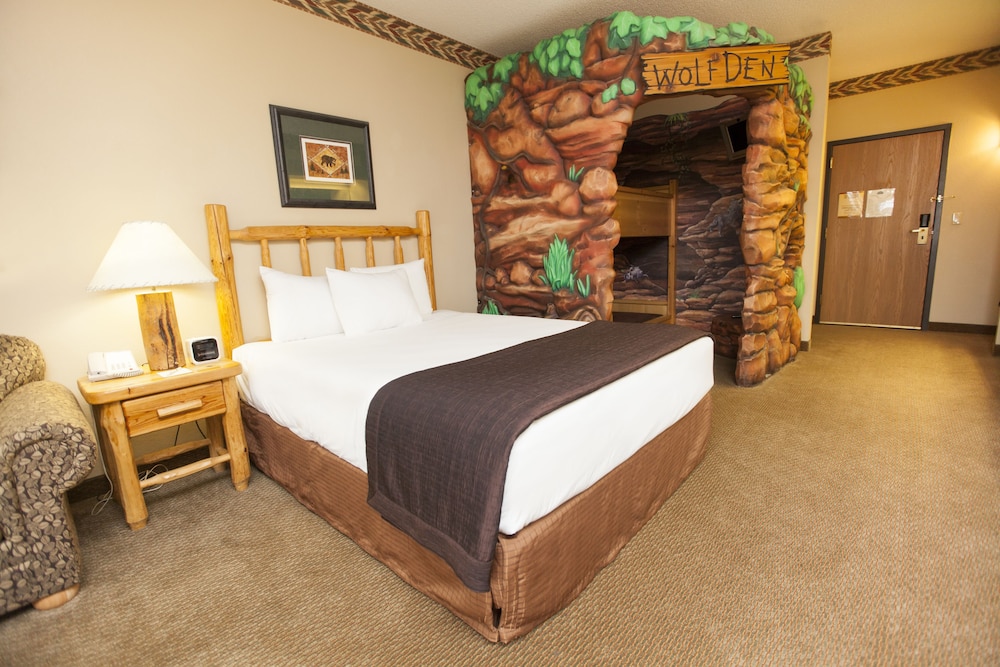Wolf Den - Water Park Included photo 2