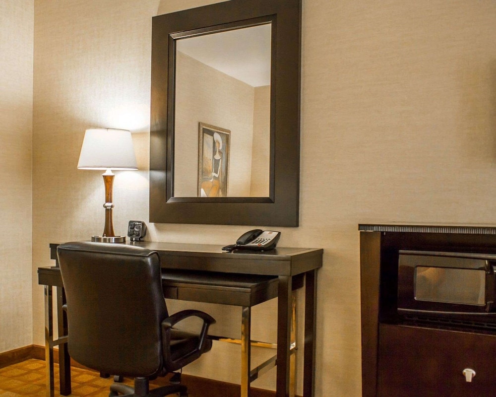 Suite, 1 King Bed with Sofa bed, Non Smoking - Photo 1