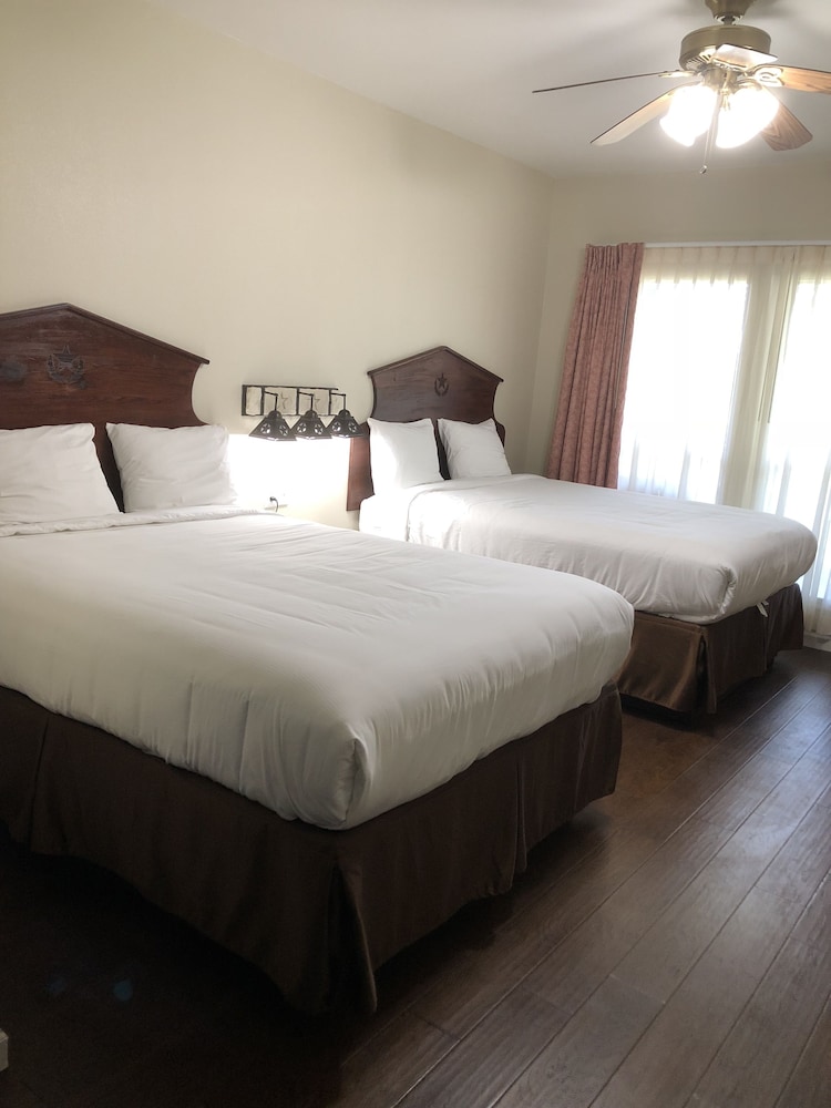 Standard Room, 2 Queen Beds, Non Smoking