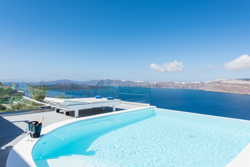 Junior Suite, Private Pool (Cliffside & Caldera View) - Photo 16