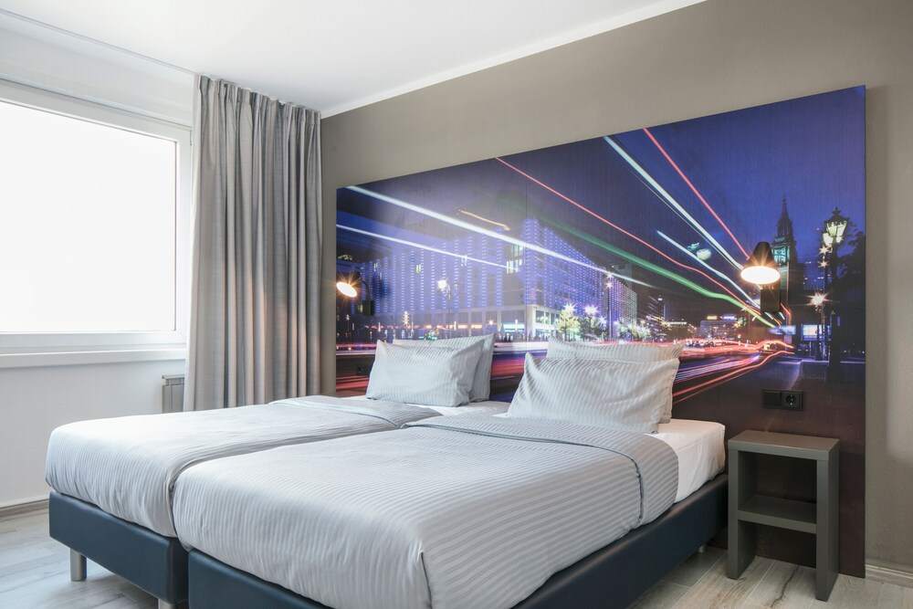 Standard Double or Twin Room - Photo 6