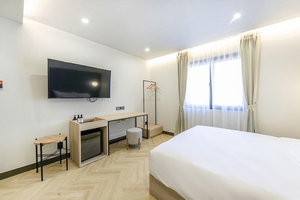 Deluxe Room (A type with Air Dresser) - Photo 2