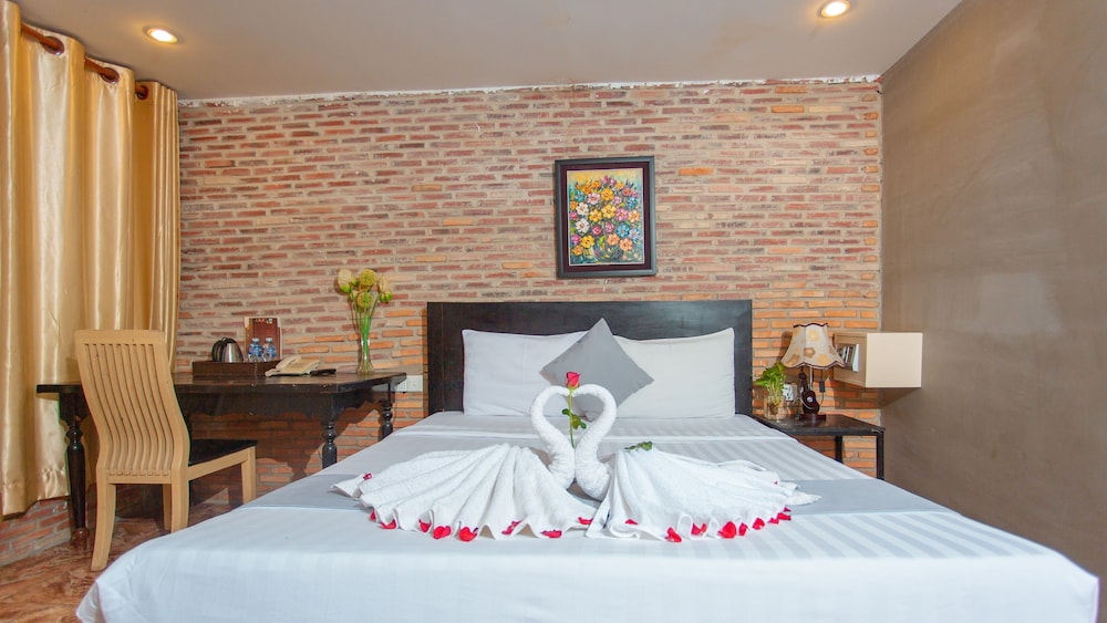 Honeymoon Suite, 1 King Bed, City View photo 2