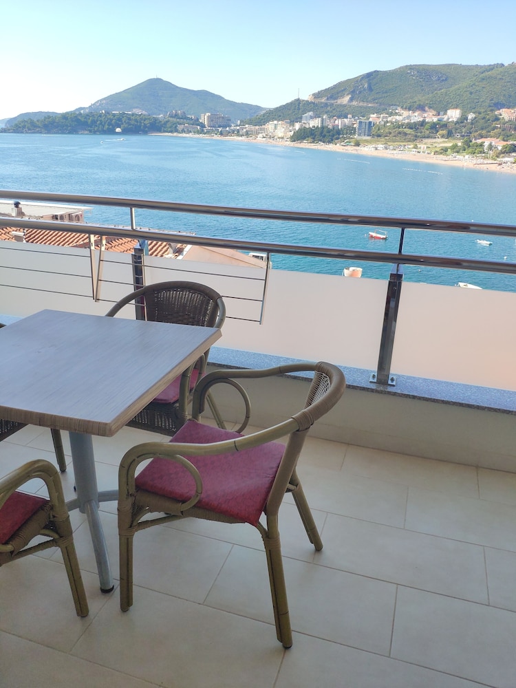 Family Apartment, 1 Bedroom, Sea View photo 3