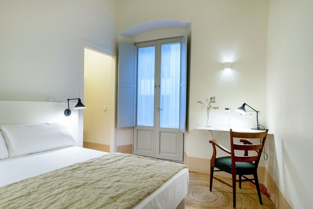 Standard Double Room - Photo 3