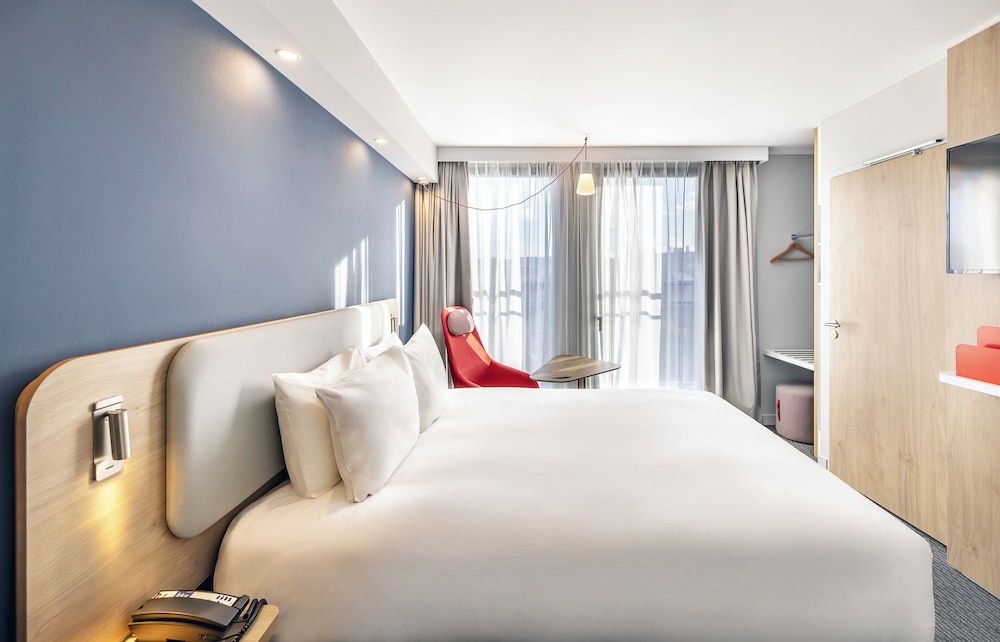 Standard Room, 1 Queen Bed (Free Breakfast) - Photo 3