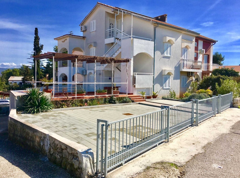 Apartment (One Bedroom Apartment)