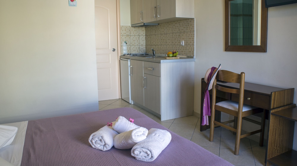 Family Apartment, 2 Bedrooms, Garden View photo 2