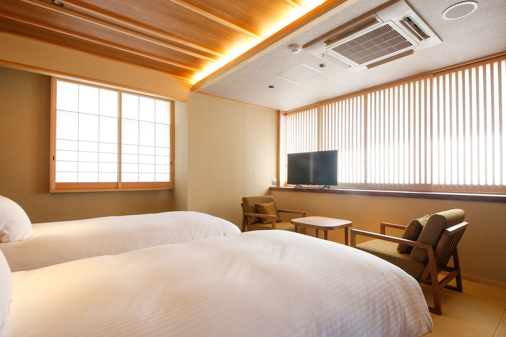 36sqm Moderate Corner Twin Room with Tatami Area B