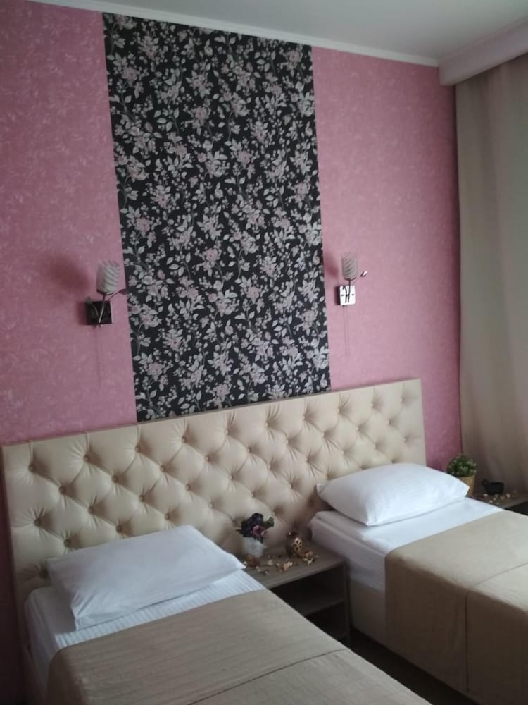 Economy Twin Room, City View photo 1