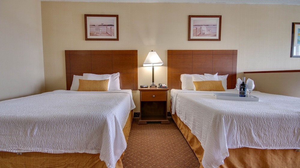 South Building - ADA Accessible Efficiency, Bayfront View, 2 Queen Beds & Sofa photo 3
