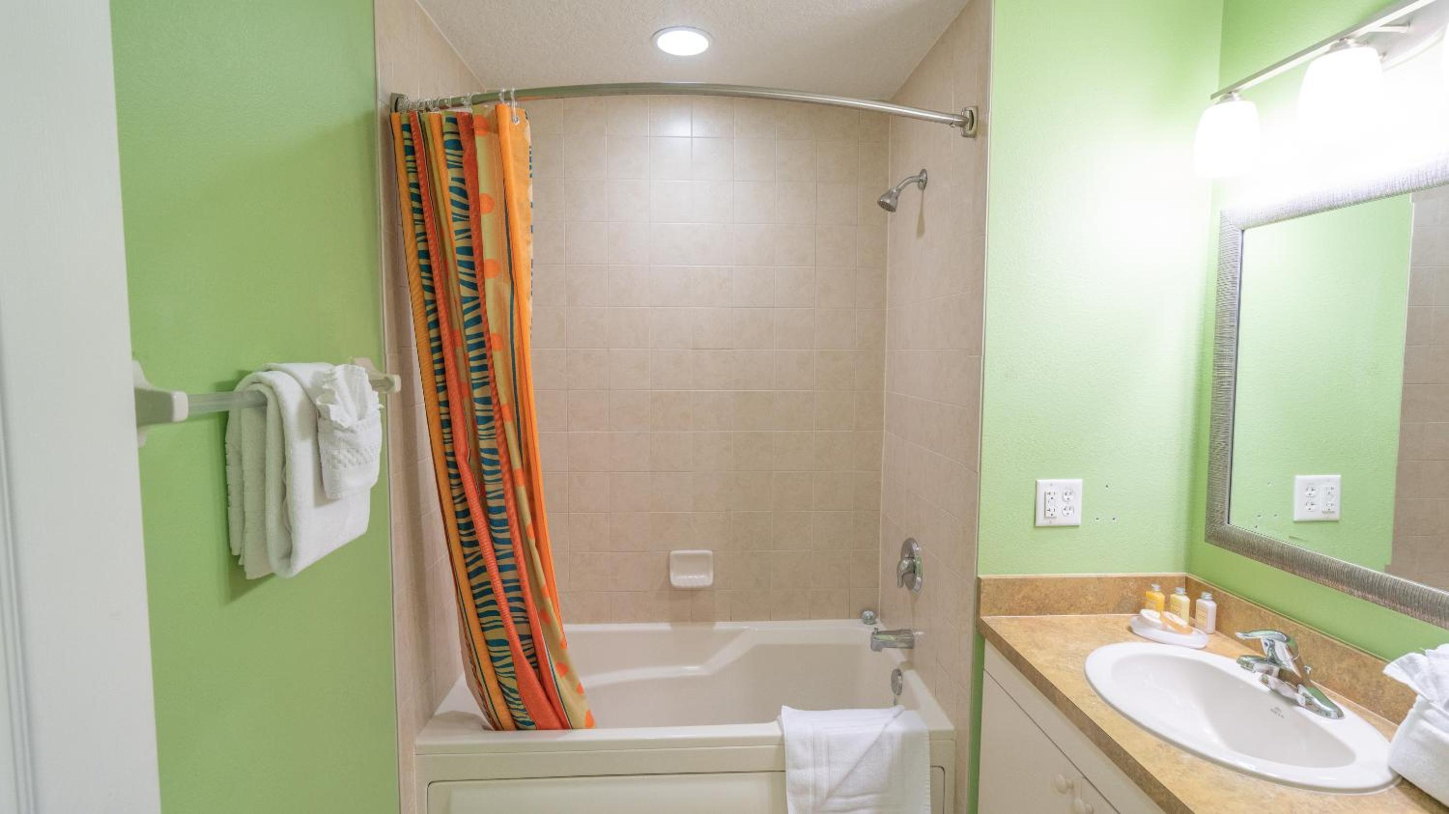 Two-Bedroom Condo with Sofa Bed - Full Kitchen - Photo 10