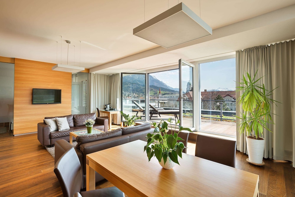 Suite - Photo 4