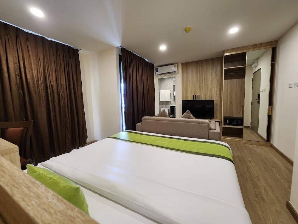 Deluxe Room - Photo 5