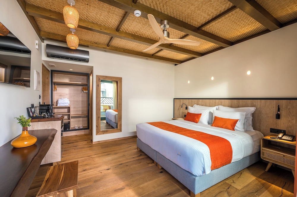 Lux Suite with Outdoor Jacuzzi