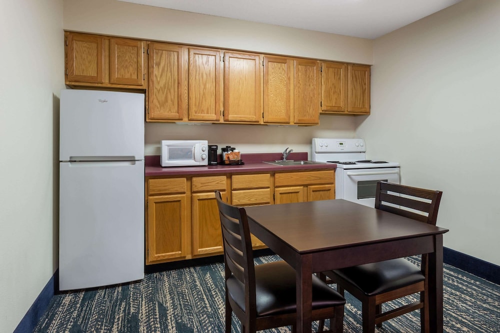 Deluxe Studio Suite, 1 King Bed, Non Smoking