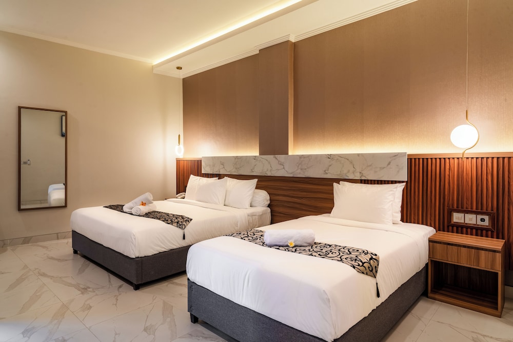 Deluxe Triple Room, Balcony, City View