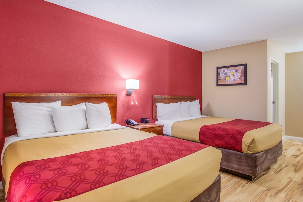 Standard Room, 2 Queen Beds, Non Smoking - Photo 2